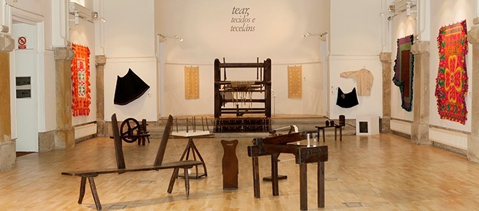 Vídeo publicado por la  Diputación de Lugo sobre la exposición «Tear, tecidos e teceláns»